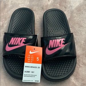 Nike Benassi slides!